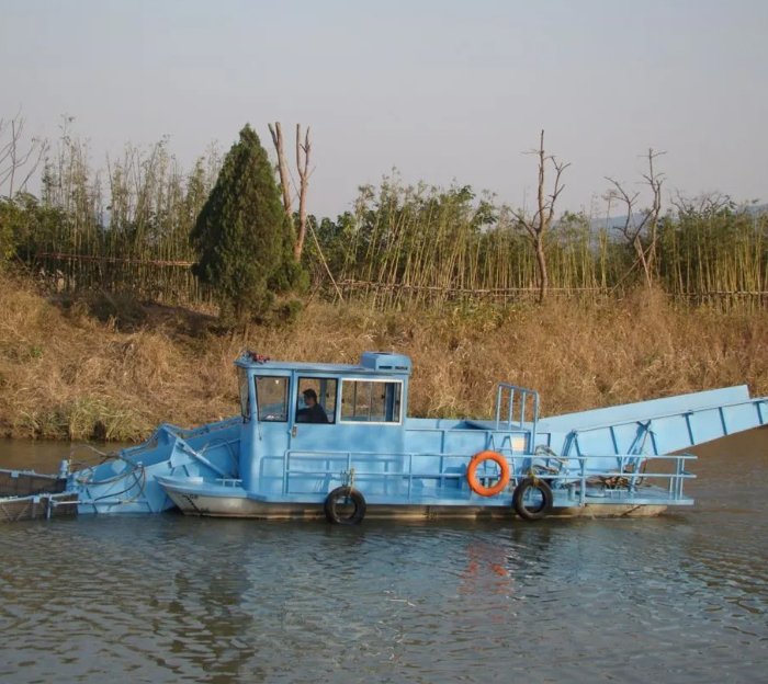 Aquatic Weed Harvester & Garbage Salvage Ship