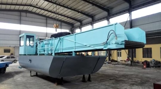 High Capacity Surface Debris Salvage Ship